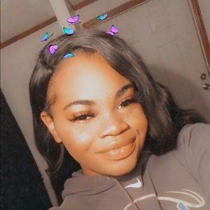 Meet your Posher, Yakira